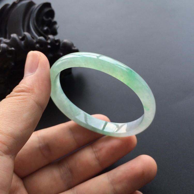(超值推荐)冰种飘翠贵妃镯(54.2mm-45.7mm)