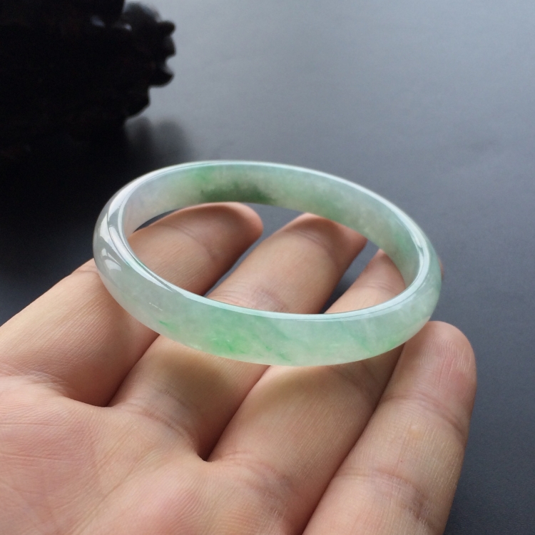 (超值推荐)冰种飘翠贵妃镯(54.2mm-45.7mm)