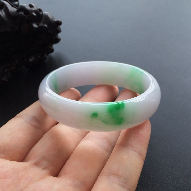 (超值推荐)糯冰种春带彩贵妃镯(55.7mm-48.8mm)