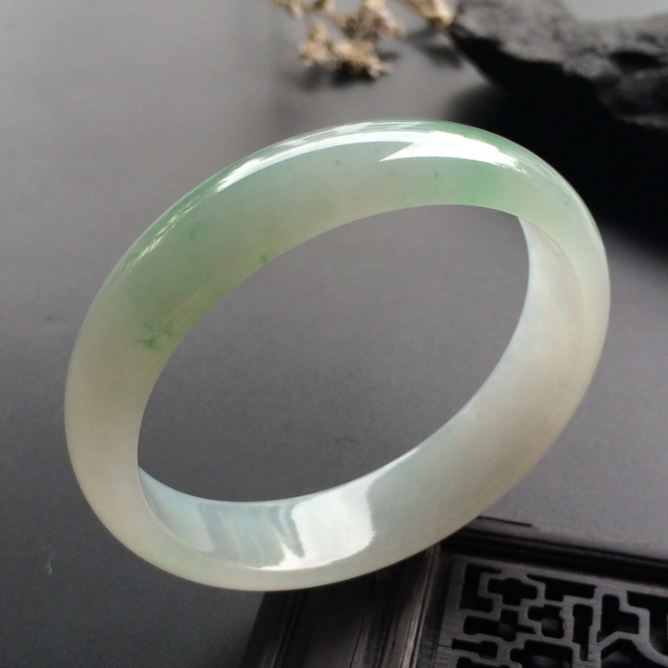 （超值推荐）糯冰种飘花贵妃镯（56.3mm-50.3mm）