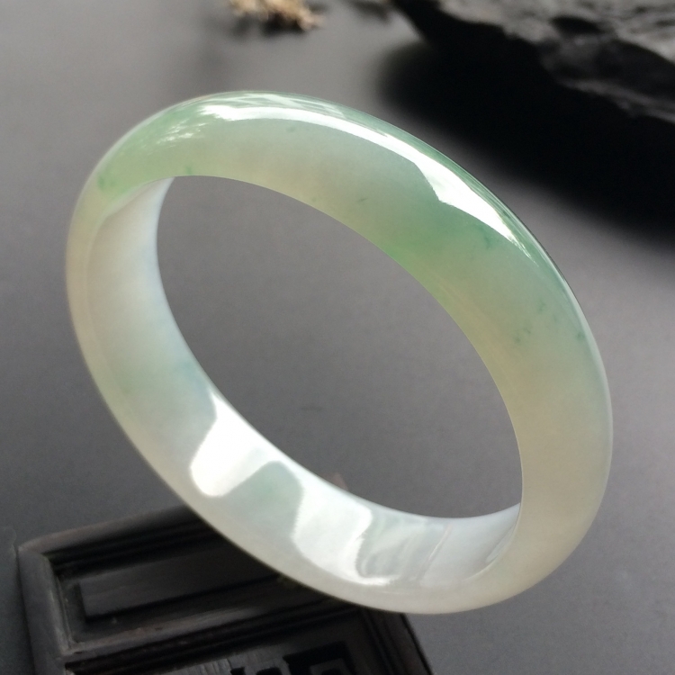 （超值推荐）糯冰种飘花贵妃镯（56.3mm-50.3mm）