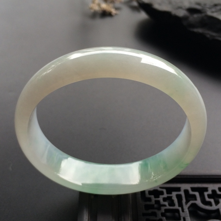 （超值推荐）糯冰种飘花贵妃镯（56.3mm-50.3mm）