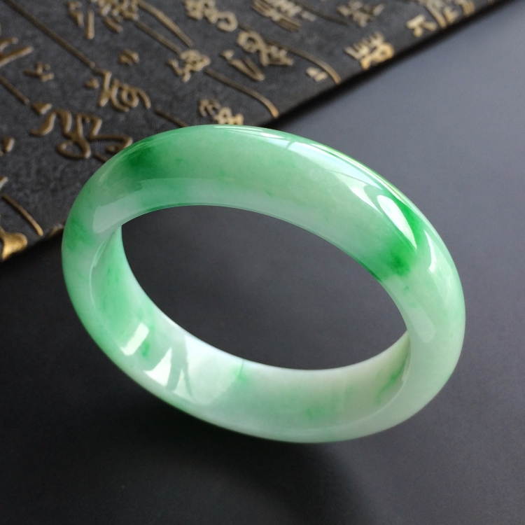(超值推荐)糯冰种飘翠手镯(55.4mm)