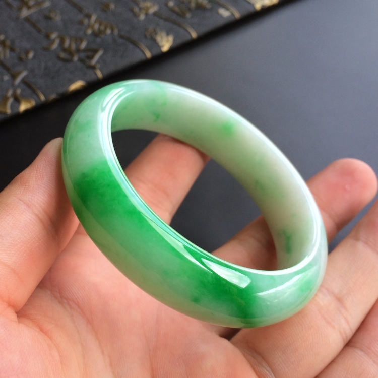 (超值推荐)糯冰种飘翠手镯(55.4mm)