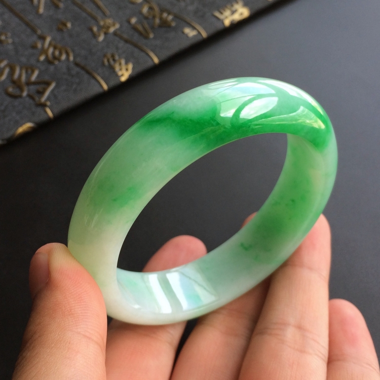 (超值推荐)糯冰种飘翠手镯(55.4mm)