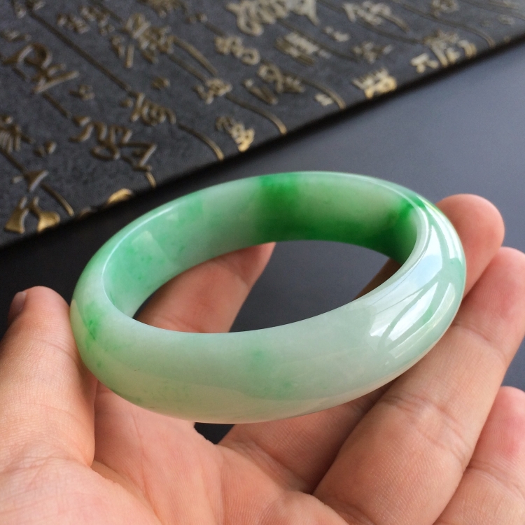 (超值推荐)糯冰种飘翠手镯(55.4mm)