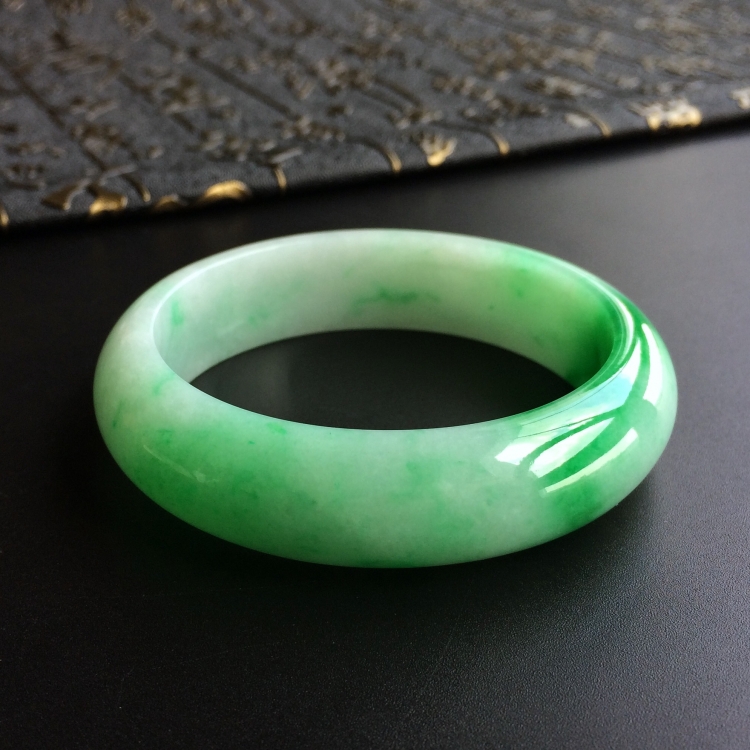 (超值推荐)糯冰种飘翠手镯(55.4mm)