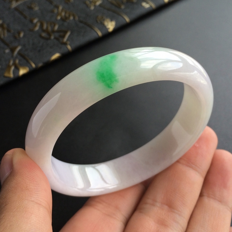 (超值推荐)糯冰种淡春带彩贵妃镯(56mm-48.5mm)