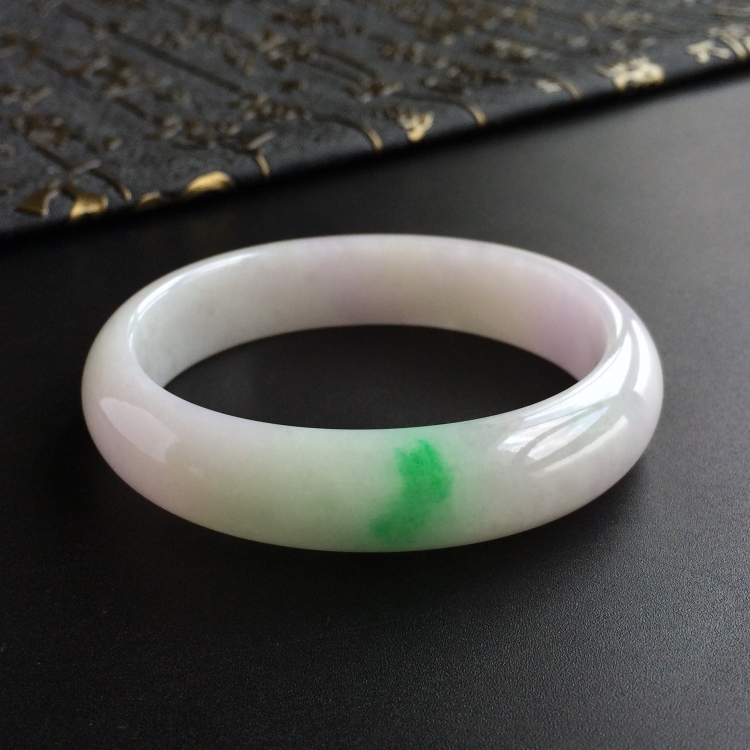 (超值推荐)糯冰种淡春带彩贵妃镯(56mm-48.5mm)