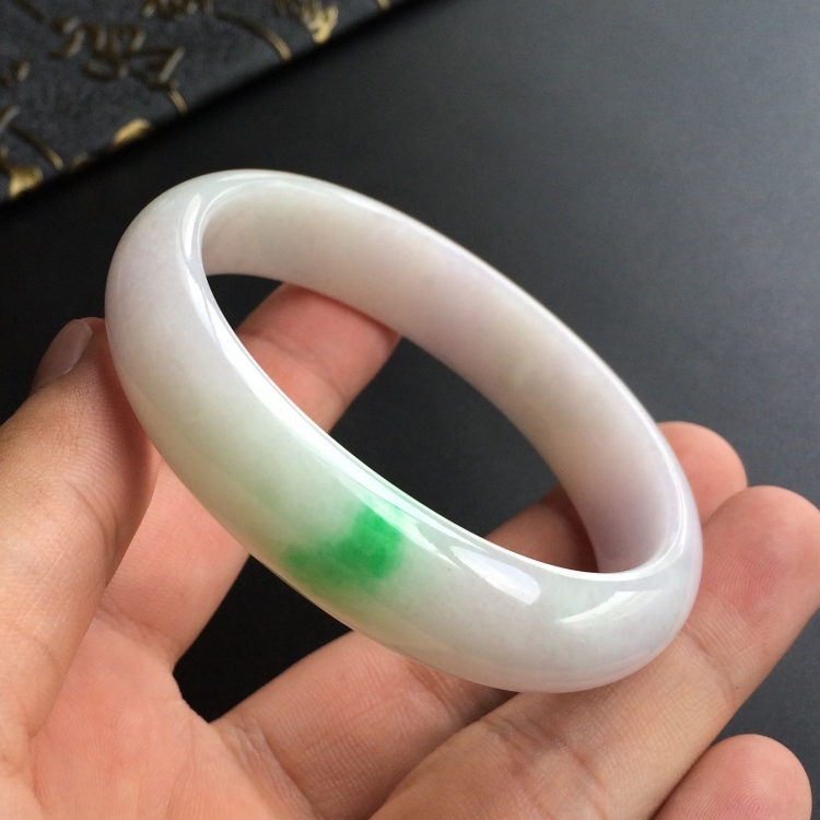 (超值推荐)糯冰种淡春带彩贵妃镯(56mm-48.5mm)
