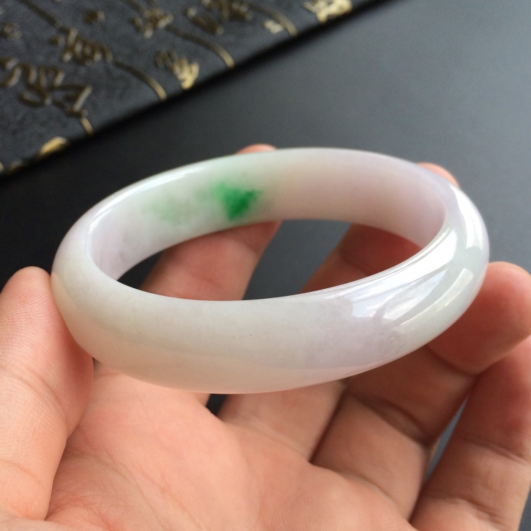 (超值推荐)糯冰种淡春带彩贵妃镯(56mm-48.5mm)
