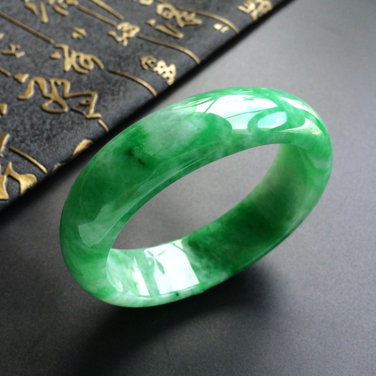 (超值推荐)糯冰种翠色贵妃镯(54.6mm-46.5mm)