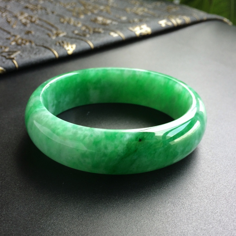 (超值推荐)糯冰种翠色贵妃镯(54.6mm-46.5mm)