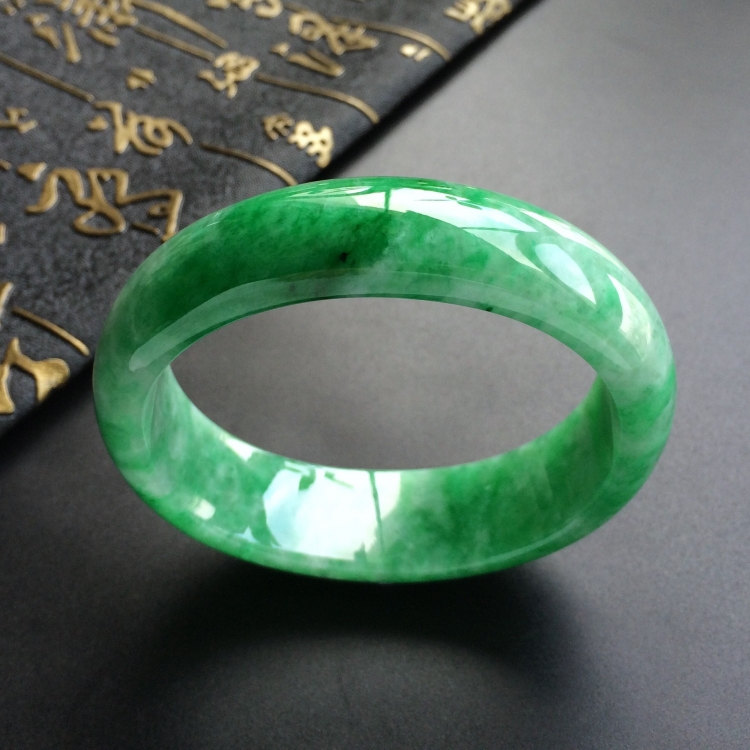 (超值推荐)糯冰种翠色贵妃镯(54.6mm-46.5mm)