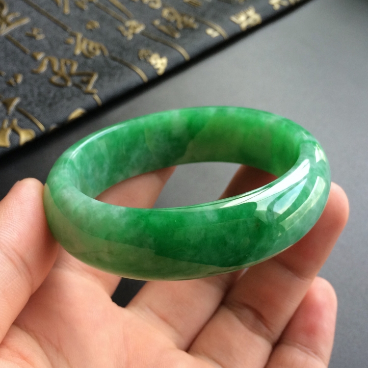 (超值推荐)糯冰种翠色贵妃镯(54.6mm-46.5mm)