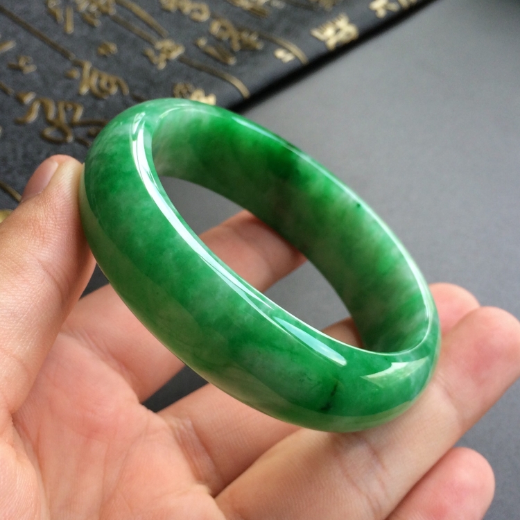 (超值推荐)糯冰种翠色贵妃镯(54.6mm-46.5mm)