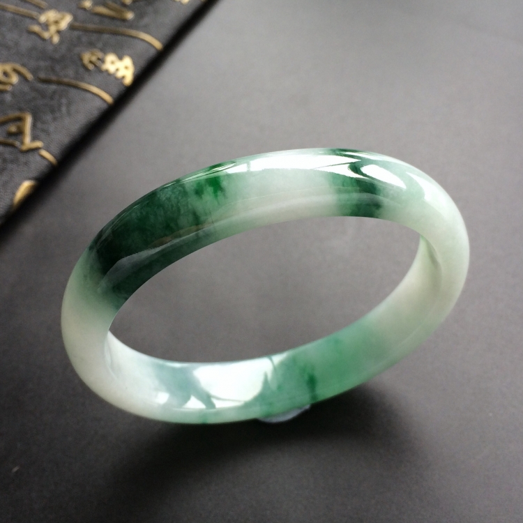 （超值推荐）糯冰种飘花贵妃镯(55.1mm-46.7mm)