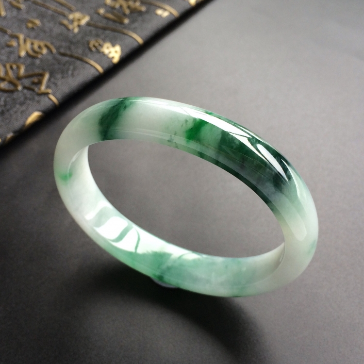 （超值推荐）糯冰种飘花贵妃镯(55.1mm-46.7mm)