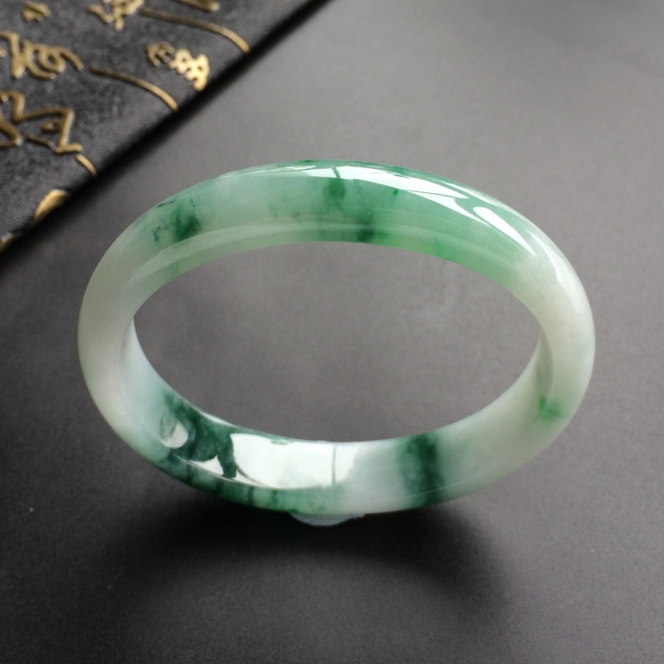 （超值推荐）糯冰种飘花贵妃镯(55.1mm-46.7mm)