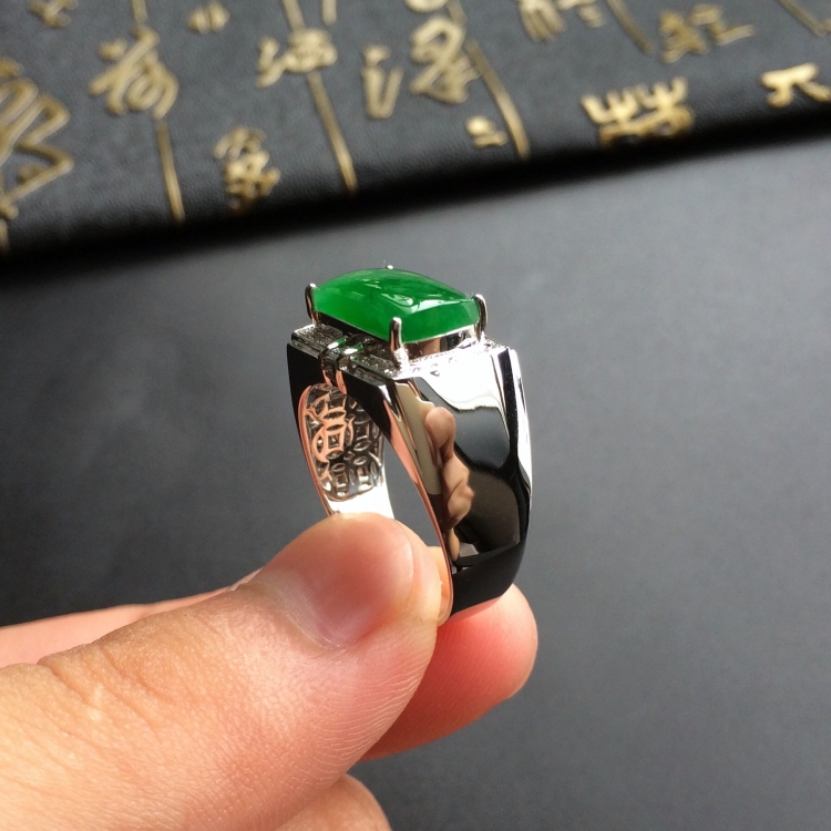 (超值推荐)冰种阳绿镶白金钻石戒指(男戒)