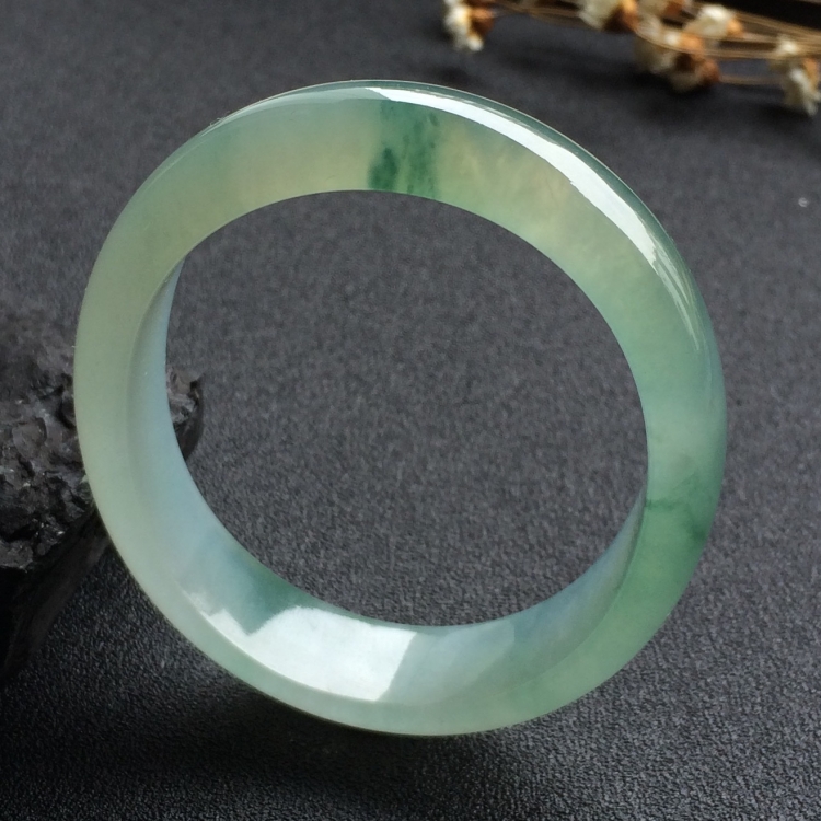 （超值推荐）糯冰种飘花贵妃镯（56.1mm-47mm）
