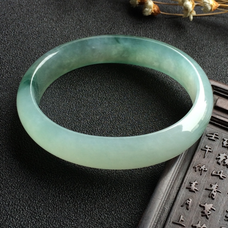 （超值推荐）糯冰种飘花贵妃镯（56.1mm-47mm）