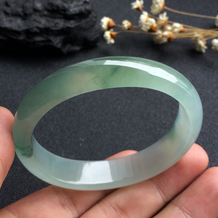 （超值推荐）糯冰种飘花贵妃镯（56.1mm-47mm）