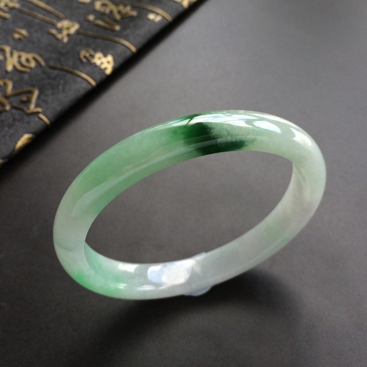 (超值推荐)糯冰种飘花贵妃镯(54.5mm-47.6mm)