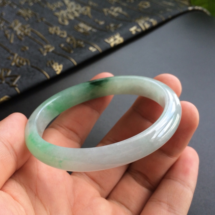 (超值推荐)糯冰种飘花贵妃镯(54.5mm-47.6mm)