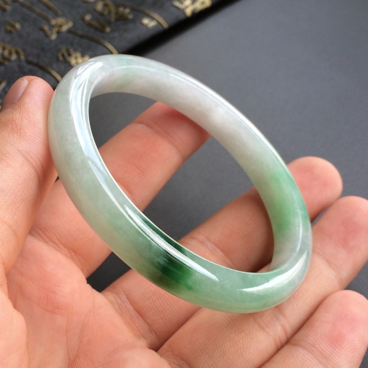 (超值推荐)糯冰种飘花贵妃镯(54.5mm-47.6mm)