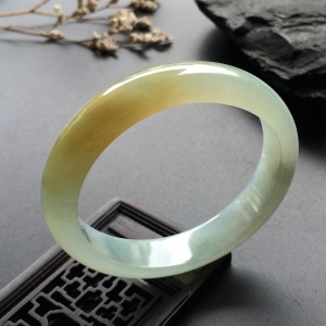 （超值推荐）糯冰种晴水黄翡贵妃镯（56mm-50.6mm）