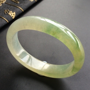 (超值推荐)冰种黄翡飘花贵妃镯(51mm-46mm)