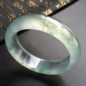 (超值推荐)冰玻种飘花手镯(59.2mm)