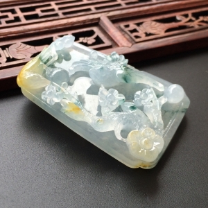 (超值推荐)冰种飘花略带黄翡喜上眉梢挂件