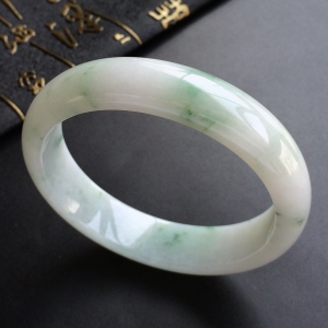 (超值推荐)糯冰种飘花手镯(56.8mm)