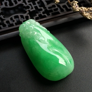 （超值推荐）糯冰种翠色福瓜挂件