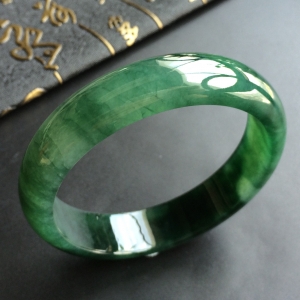 (超值推荐)糯冰种浓绿手镯(57.5mm)