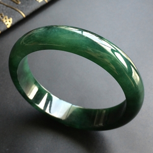 (超值推荐)糯冰种浓绿手镯(58.5mm)
