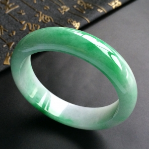 (超值推荐)糯冰种飘翠手镯(60.5mm)