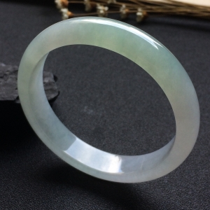 （超值推荐）糯冰种淡晴水手镯（55.1mm）