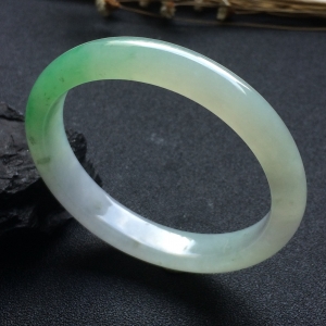 （超值推荐）糯冰种飘翠贵妃镯（57.9mm-51mm）
