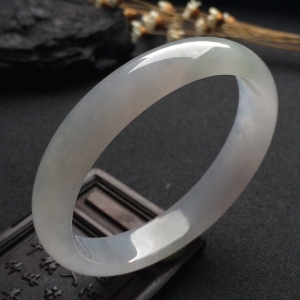 （超值推荐）糯冰种淡晴水贵妃镯（55.5mm-49.4mm）