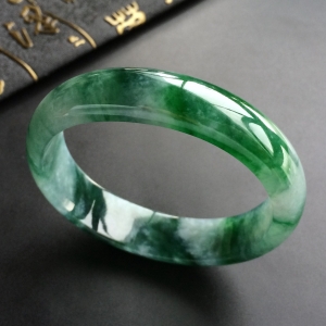 (超值推荐)糯冰种飘花贵妃镯(54.4mm-48.4mm)