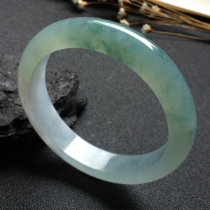 （超值推荐）冰种飘花手镯（57mm）