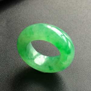 (超值推荐)糯冰种飘翠平安环挂件