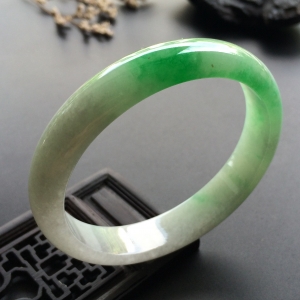 （超值推荐）糯冰种飘翠贵妃镯（55.5mm-48.8mm）