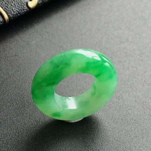 (超值推荐)糯冰种飘翠平安环挂件