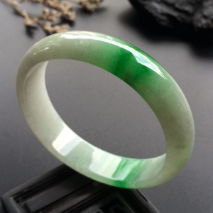 （超值推荐）糯冰种飘翠贵妃镯（55.3mm-47.8mm）