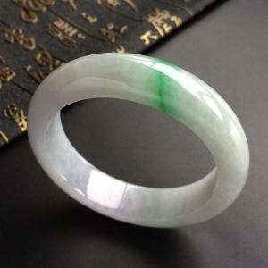 (超值推荐)糯冰种淡春带彩手镯(56.5mm)