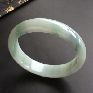 (超值推荐)糯冰种飘花手镯(60.7mm)